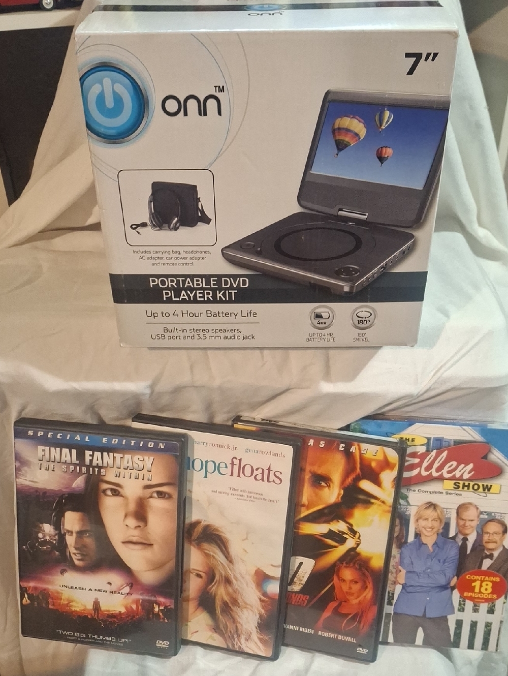 onn 7" Portable DVD Player Kit - White/Grey